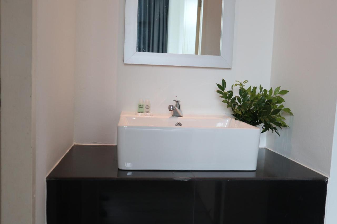 Zen66 @ Roxy Serviced Apartment Kuching Exteriör bild