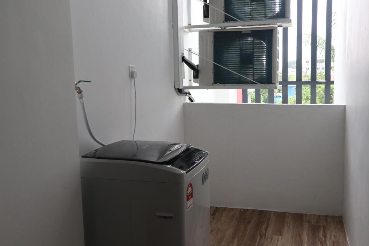 Zen66 @ Roxy Serviced Apartment Kuching Exteriör bild