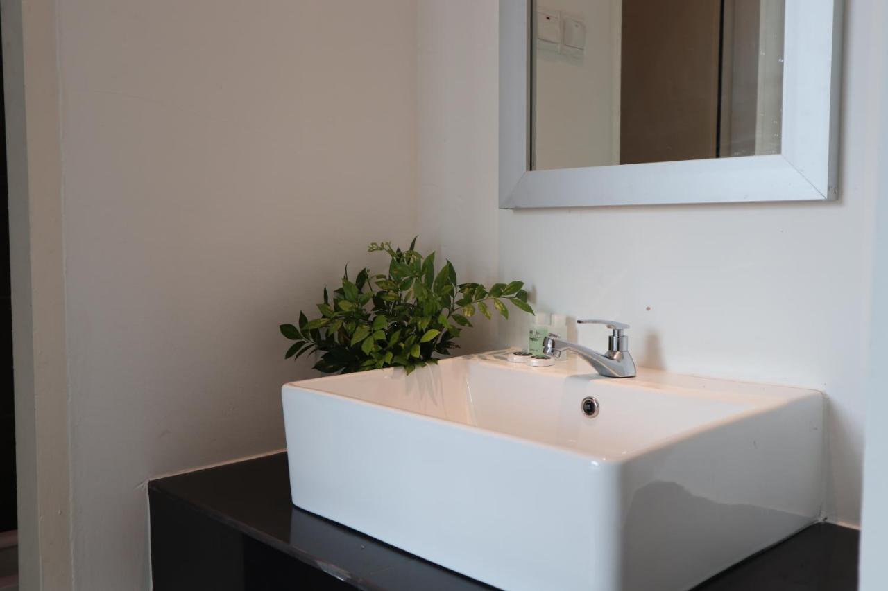 Zen66 @ Roxy Serviced Apartment Kuching Exteriör bild